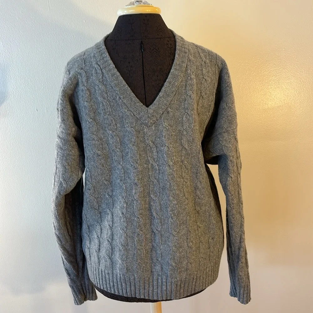 Eddie Bauer V-Neck Gray Lambswool Sweater Men’s M